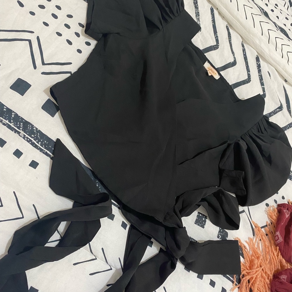 Black crop top BRAND NEW